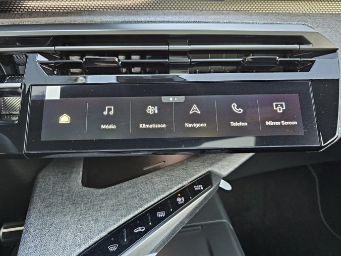 Peugeot 5008, Peugeot 5008 GT Hybrid 145 e-DCS6, barva bílá