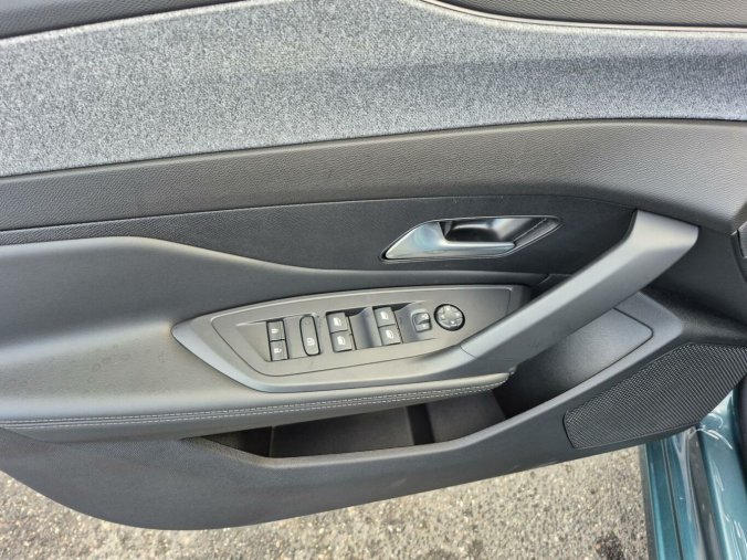 Peugeot 308, Peugeot 308 SW ALLURE Hybrid 145 e-DCS6, barva zelená