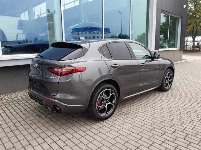 Alfa Romeo Stelvio, Veloce 4x4 2,0 280PS, barva šedá