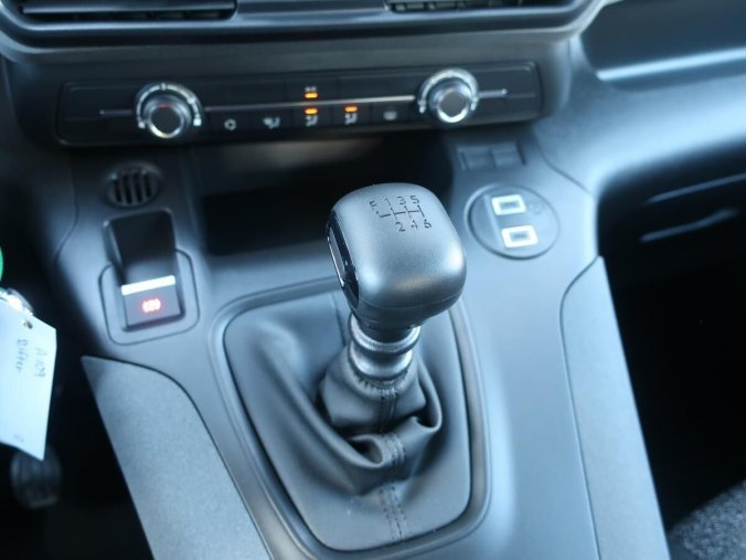 Peugeot Rifter, Peugeot Rifter ALLURE PureTech 110 S&S MAN6, barva zelená