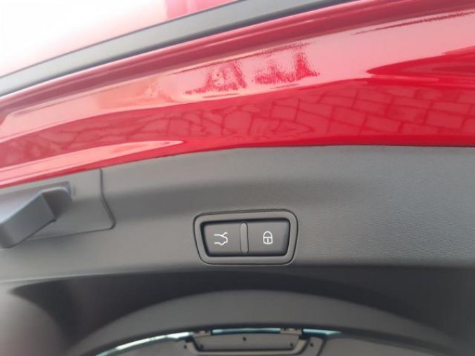Alfa Romeo Stelvio, Veloce 4x4 2,0 280PS,nový mod., barva červená