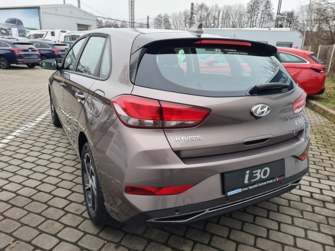 Hyundai i30, 1,5i 81 kW MT, barva bronzová