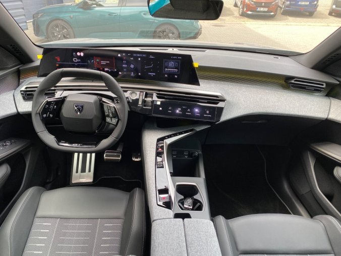 Peugeot 3008, Peugeot 3008  GT Hybrid 145 e-DCS6, TAŽNÉ - 7538, barva šedá