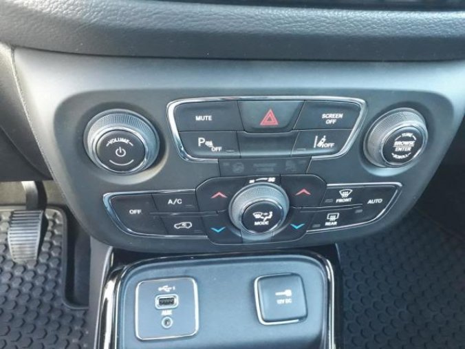 Jeep Compass, 1.3 130 PS BLACK nový model !, barva červená