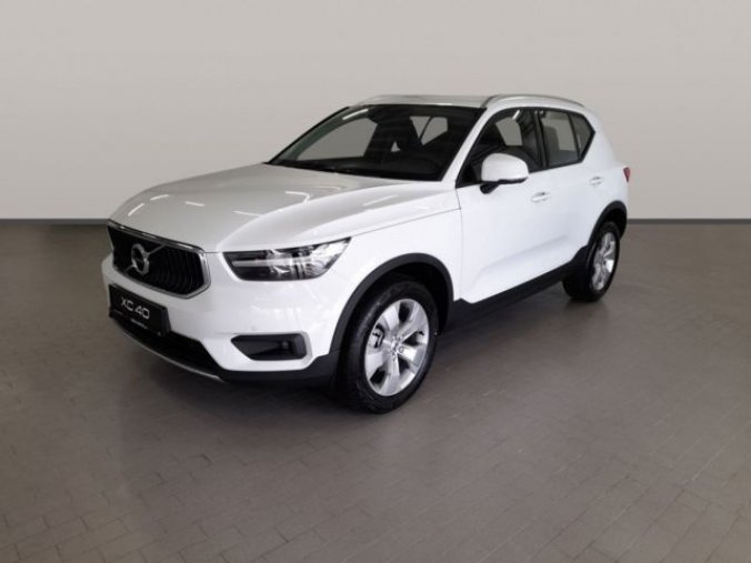 Volvo XC40, T3 1.5L 163 HP MOMENTUM PRO AT, barva bílá