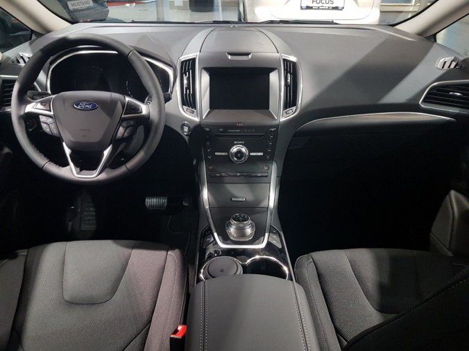 Ford S-MAX, hatchback, TITANIUM 5D 2,0 EcoBlue 140 kW / 190 k 8st. automatická, barva červená