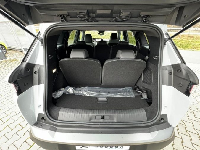 Peugeot 5008, Peugeot 5008 5008 ALLURE Hybrid 136 e-DCS6, barva bílá