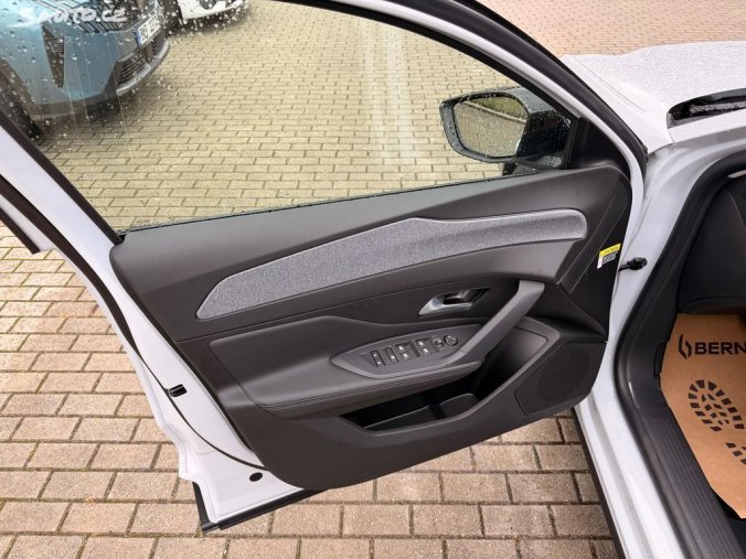 Peugeot 408, Peugeot 408 ALLURE Hybrid 145 e-DCS6, barva bílá