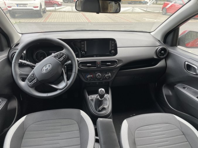 Hyundai i10, 1,0i 5 st. manuální, barva červená