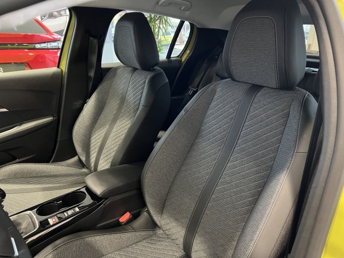 Peugeot 208, Peugeot 208 ALLURE - NOVÝ MODEL, manuál, barva žlutá
