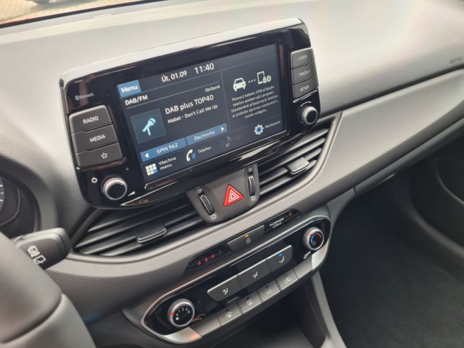 Hyundai i30, 1,0 T-GDI 88 kW MT, barva červená