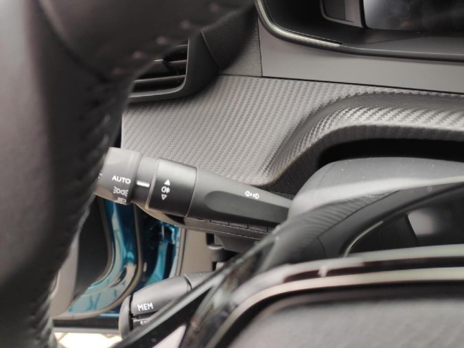 Peugeot 2008, Peugeot 2008 ALLURE 1.2 100k MAN6, barva modrá