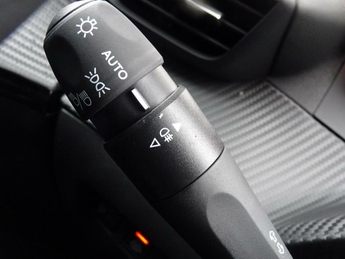 Peugeot 208, Peugeot 208 ALLURE 1,5 BlueHDi 100k MAN6, barva černá