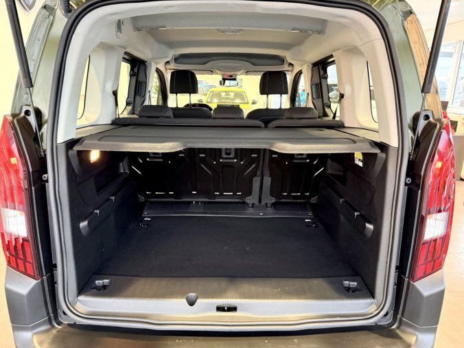 Peugeot Rifter, Peugeot Rifter ALLURE 110k, Benzin, 7 let záruka, barva zelená