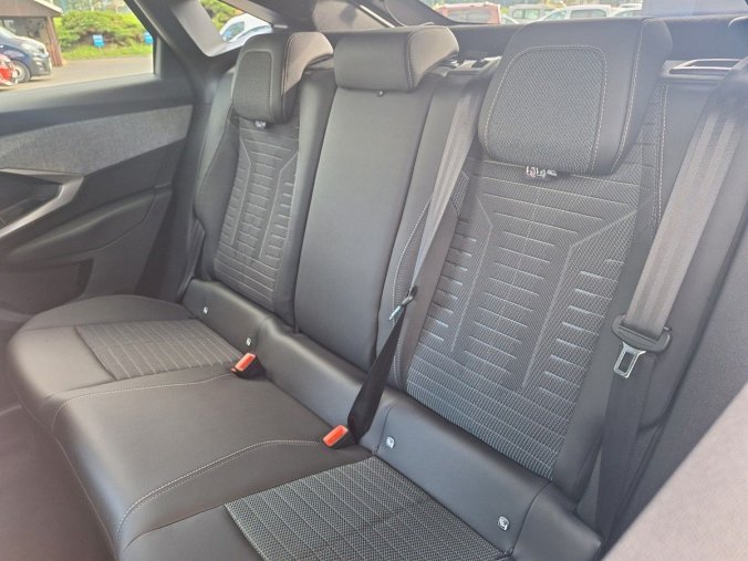 Peugeot 3008, Peugeot 3008 ALLURE Hybrid 145 e-DCS6, barva šedá