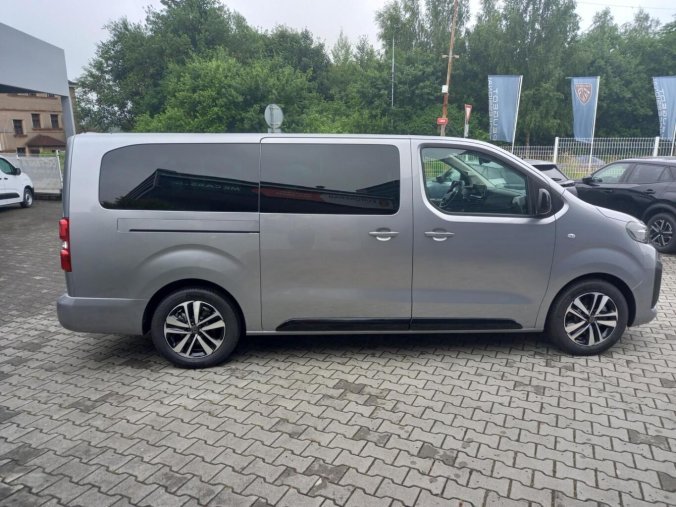 Peugeot Traveller, Peugeot Traveller Active L3 2.2 BlueHDi 150 man, barva šedá