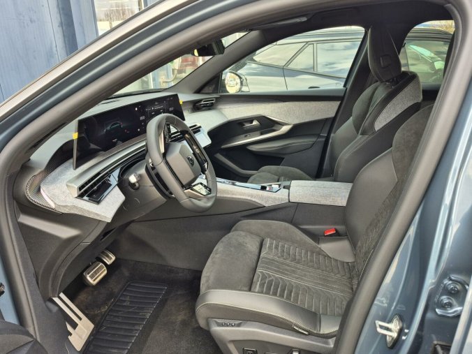 Peugeot 3008, Peugeot 3008 GT Hybrid 136 e-DCS6, barva modrá