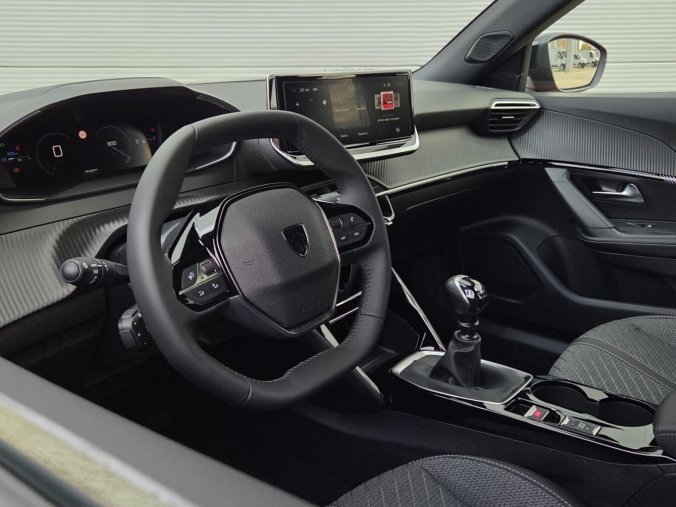 Peugeot 2008, Peugeot 2008 ALLURE 1.2 PT 100k MAN6, barva červená