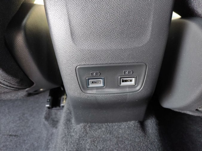 Peugeot 2008, Peugeot 2008 ALLURE 1.2 100k MAN6, barva stříbrná