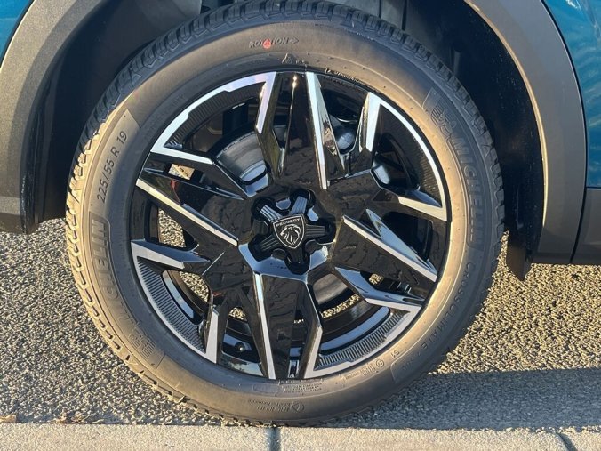 Peugeot 5008, Peugeot 5008 GT Hybrid 145 e-DCS6, barva modrá