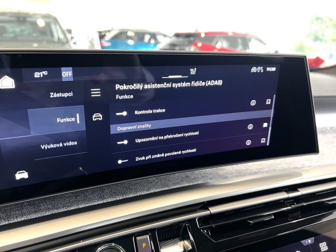 Peugeot 3008, Peugeot 3008 GT Hybrid 145k, El. Víko kufru, barva modrá