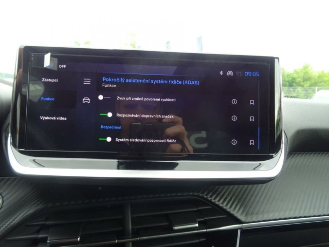 Peugeot 2008, Peugeot 2008 ALLURE Hybrid 145k e-DCS6, barva šedá