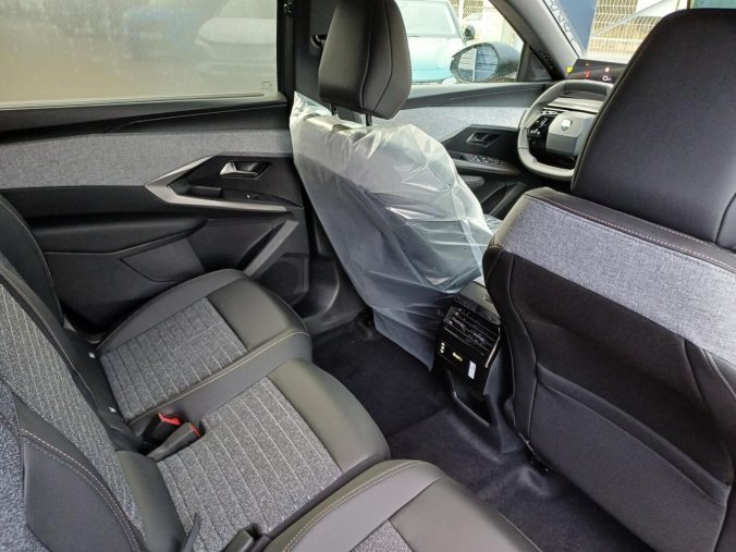 Peugeot 5008, Peugeot 5008 BUSINESS Hybrid 145 e-DCS6, barva modrá