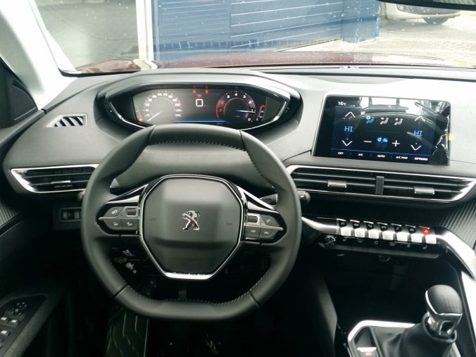 Peugeot 5008, Peugeot 5008 1,2 Active Pack 1,2 PT130k MAN6, barva hnědá