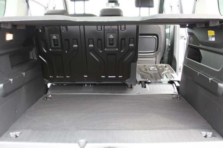 Peugeot Rifter, Peugeot Rifter ALLURE BlueHDi 130 MAN6 N1, barva zelená
