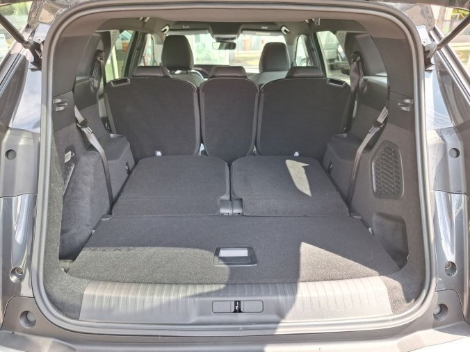 Peugeot 5008, Peugeot 5008 ALLURE Hybrid 145 e-DCS6, barva šedá