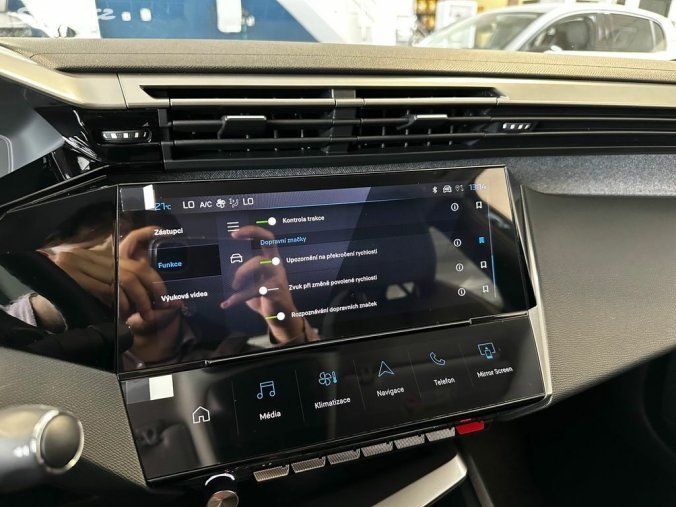 Peugeot 408, Peugeot 408 ALLURE Hybrid 145k e-DCS6, barva modrá