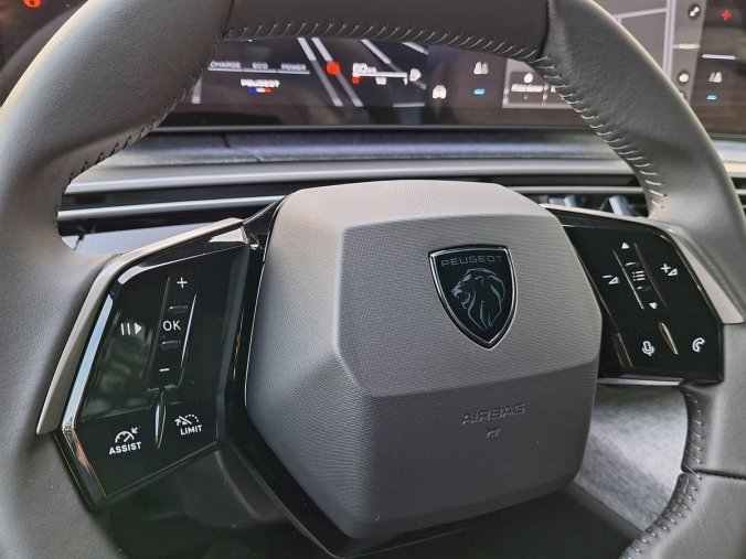Peugeot 5008, Peugeot 5008 ALLURE Hybrid 136 e-DCS6, barva modrá