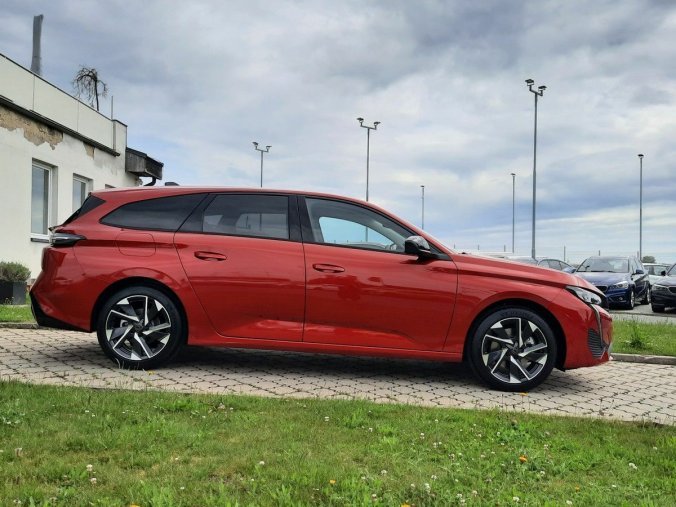 Peugeot 308, Peugeot 308 SW ALLURE 1,5 BHDi 130k EAT8, barva červená