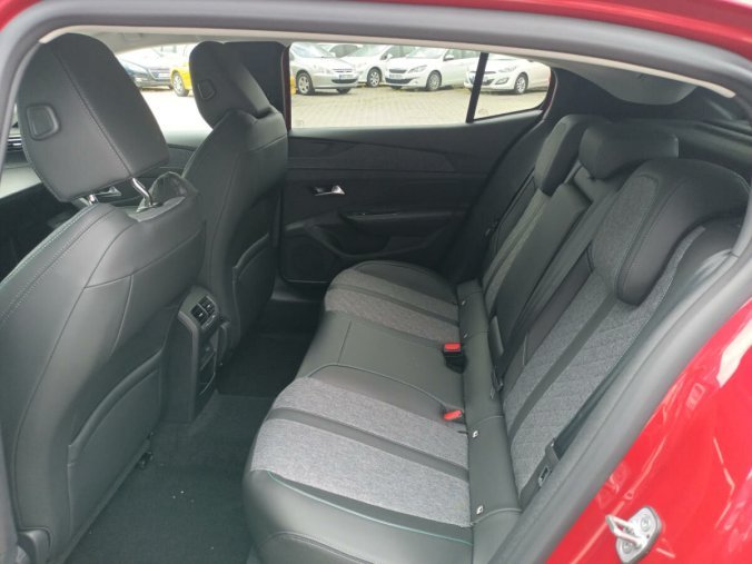 Peugeot 408, Peugeot 408 AllurePack1.2 PT130k EAT8, barva červená
