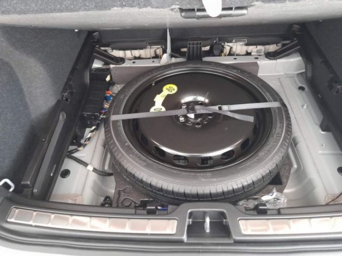 Volvo XC40, T5 FWD RECHARGE 1.5L 180 HP IN, barva stříbrná