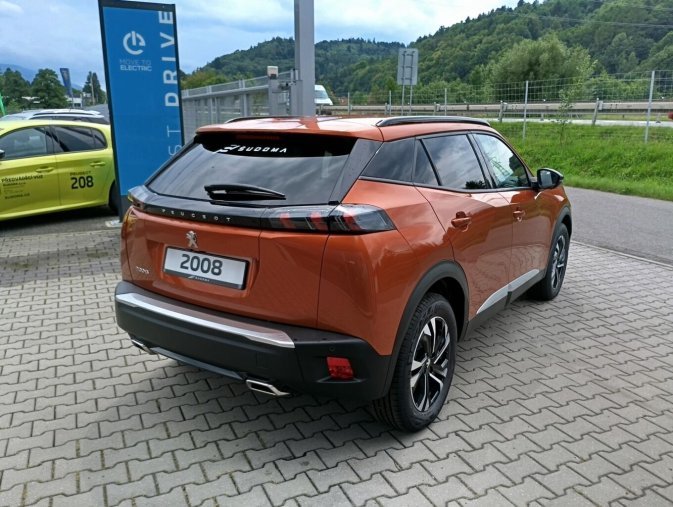Peugeot 2008, Peugeot 2008 ALLURE PureTech 130k MAN6, barva oranžová
