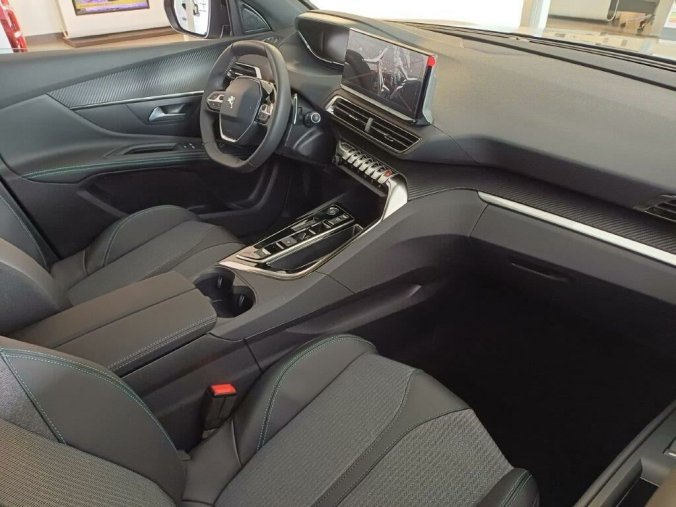 Peugeot 5008, Peugeot 5008 Allure Pack BlueHdi 130k EAT8, barva šedá