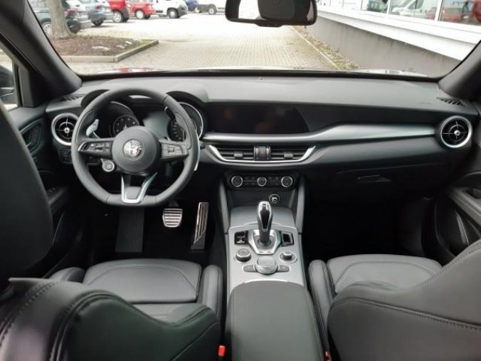 Alfa Romeo Stelvio, Veloce 4x4 2,0 280PS, barva šedá