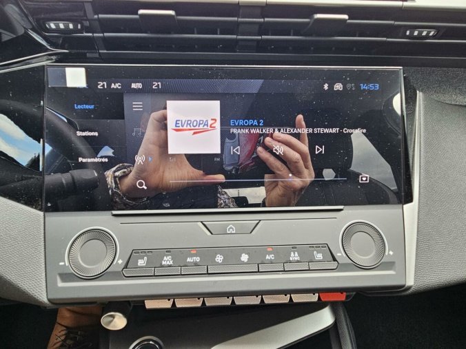 Peugeot 408, Peugeot 408 ALLURE Hybrid 145 e-DCS6, barva modrá