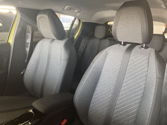 Peugeot 208, Peugeot 208 ALLURE PureTech 100 S&S MAN6, barva žlutá