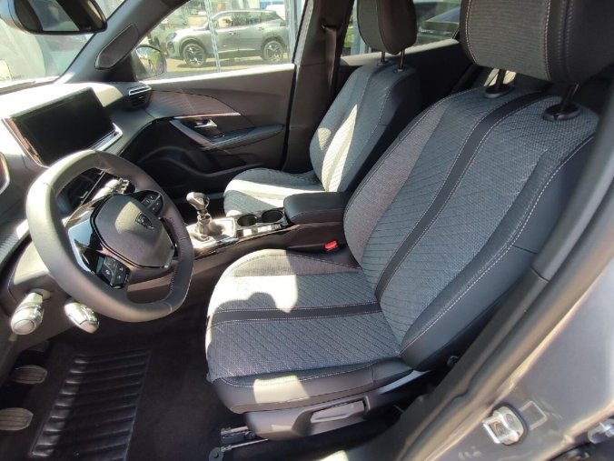 Peugeot 2008, Peugeot 2008 ALLURE 1.2 TURBO 100k 2xkamera, barva stříbrná