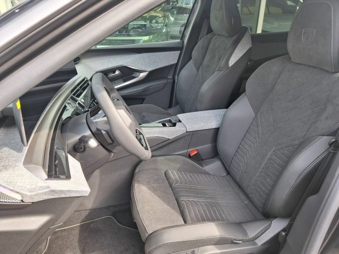 Peugeot 5008, Peugeot 5008 GT Hybrid 145 e-DCS6, barva šedá