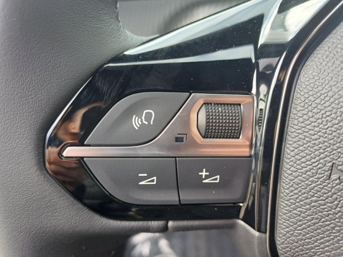 Peugeot 2008, Peugeot 2008 BUSINESS Hybrid 110 e-DCS6, barva bílá