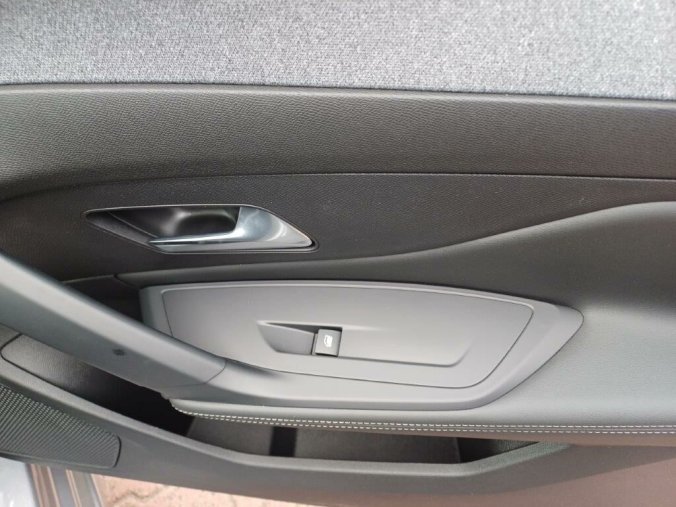 Peugeot 308, Peugeot 308 SW Allure BlueHDi 7 let zár., barva šedá