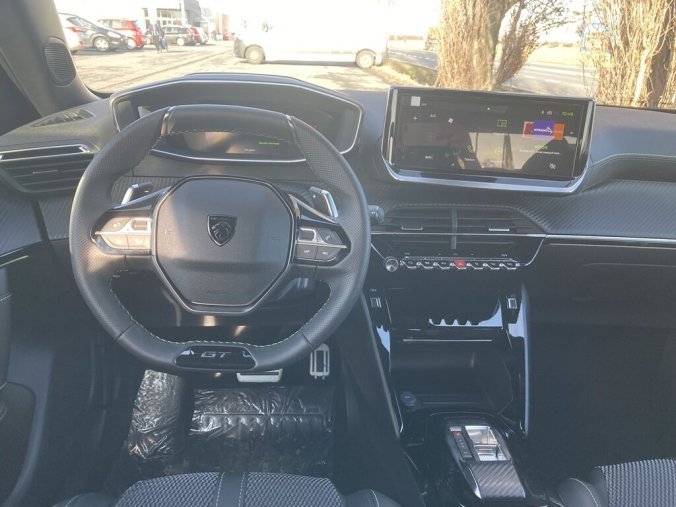 Peugeot 2008, Peugeot 2008 GT Elektromotor 115 kW / 156 k (Baterie 54 kWh), barva šedá