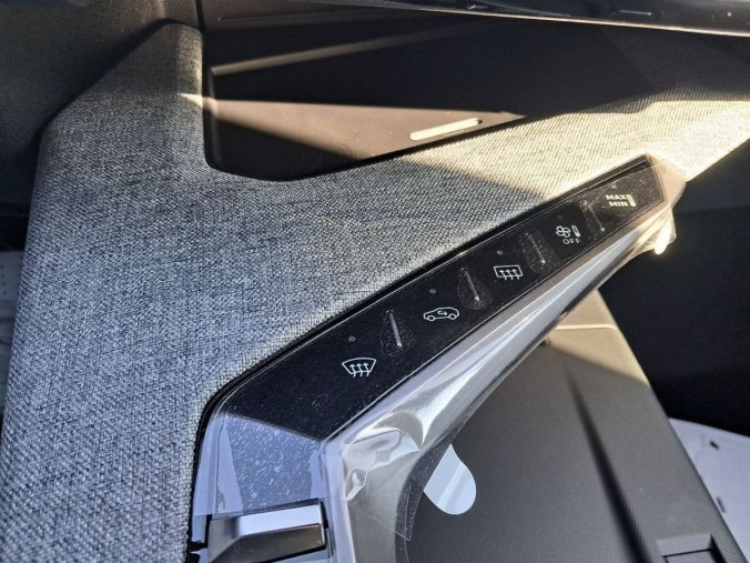 Peugeot 5008, Peugeot 5008 5008 GT Hybrid 145 e-DCS6, barva bílá