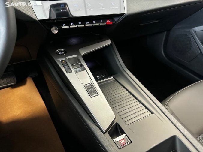 Peugeot 408, Peugeot 408 ALLURE Hybrid 145k e-DCS6, barva modrá
