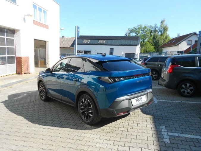 Peugeot 3008, Peugeot 3008 ALLURE Hybrid 136 e-DCS6, barva modrá