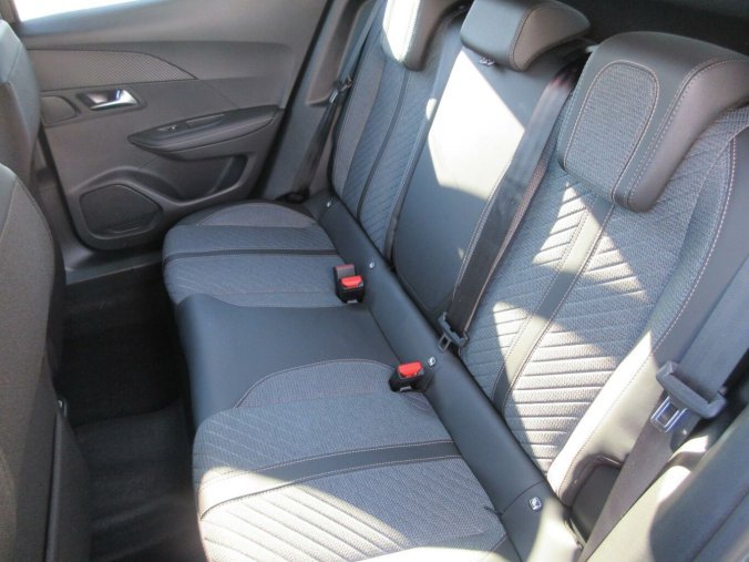 Peugeot 2008, Peugeot 2008 ALLURE Hybrid 145 e-DCS6, barva šedá