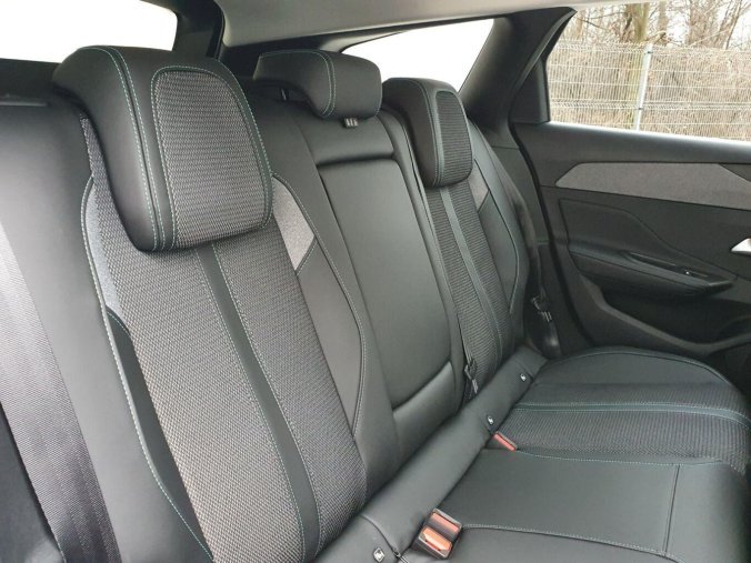 Peugeot 308, Peugeot 308 SW ALLURE Hybrid 145 e-DCS6, barva šedá